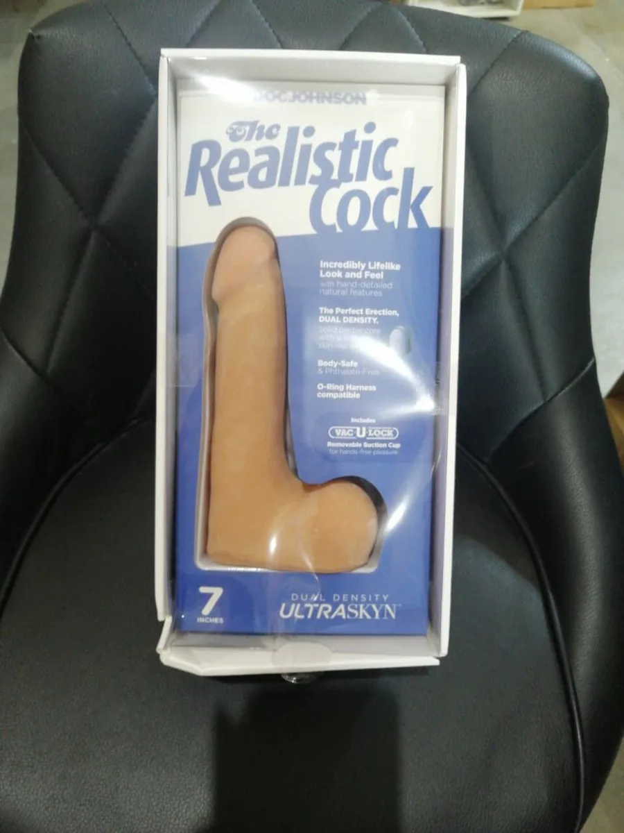 Фаллоимитатор Doc Johnson The Realistic Cock ULTRASKYN 7 Inch with Balls Vanilla (мятая упаковка!!!)
