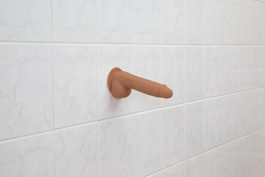 Фаллоимитатор ADDICTION Steven 7.5" Silicone Dong Caramel, вибропуля в подарок