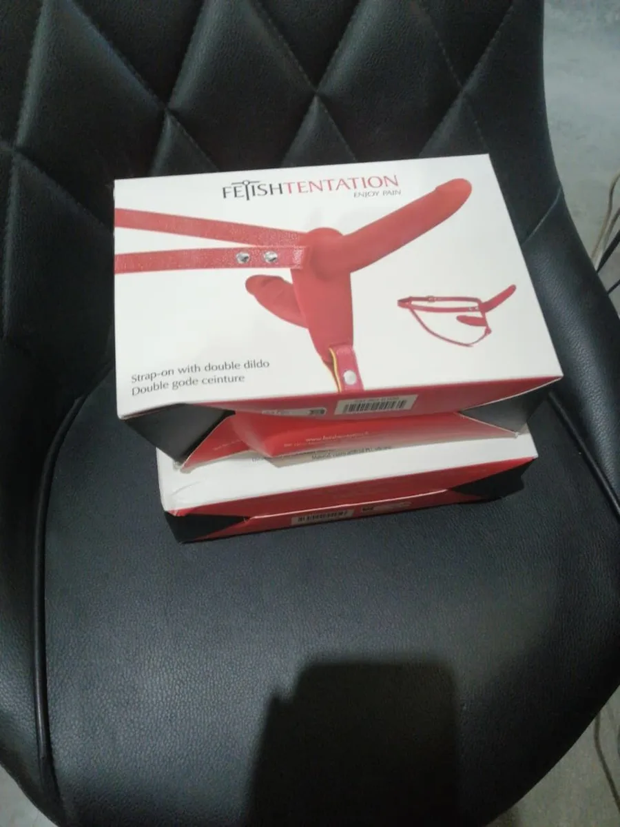Подвійний страпон з вібрацією Fetish Tentation Vibrating Strap-On Red (м'яте паковання!!!)
