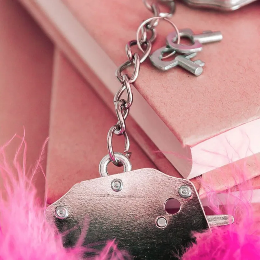 Наручники металеві Adrien Lastic Handcuffs Pink з рожевим пухнастим оздобленням