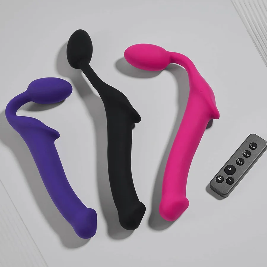 Безремневой страпон с вибрацией Strap-On-Me Vibrating Fuchsia M, диаметр 3,8 см, пульт ДУ, регулируемый