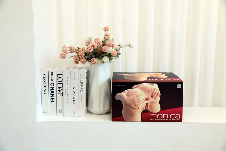 Мастурбатор-попа Naked Factory MONICA, вагіна + анус, 2 канали, дуже реалістичний, наскрізний