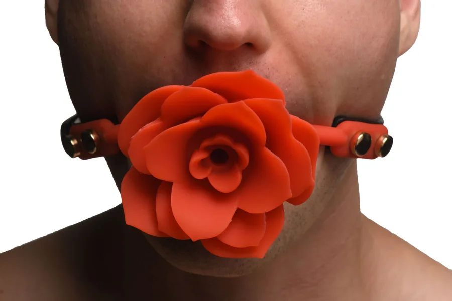 Силиконовый кляп с розой Master Series: Blossom Silicone Rose Gag – Red