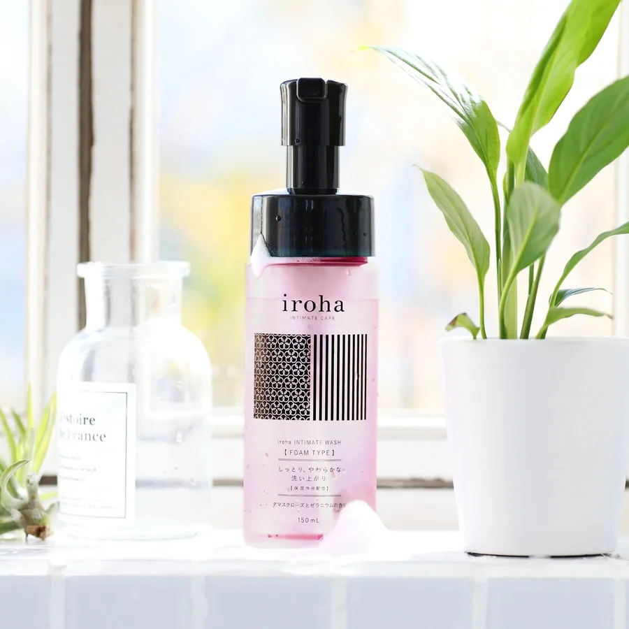 Піна для інтимного догляду Iroha Intimate Wash Foam Type Damask Rose and Geranium 150 мл