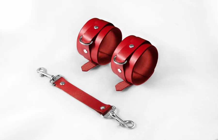 Наручники Feral Feelings - Hand Restraints Red, натуральна шкіра