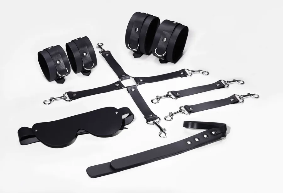 Набір Feral Feelings BDSM Kit 5 Black, наручники, поножі, хрестовина, маска, падл